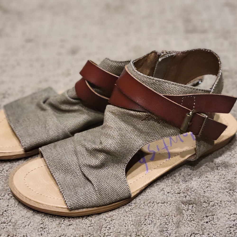 Blowfish sandal